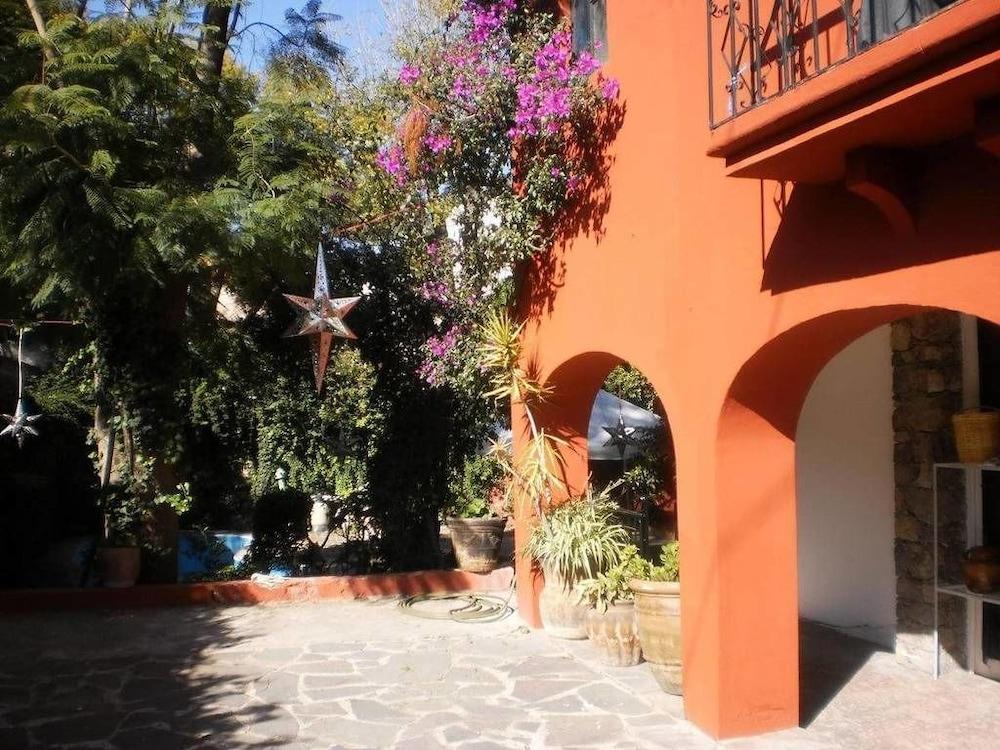 Casa De Las Conservas Comfort Альенде Экстерьер фото